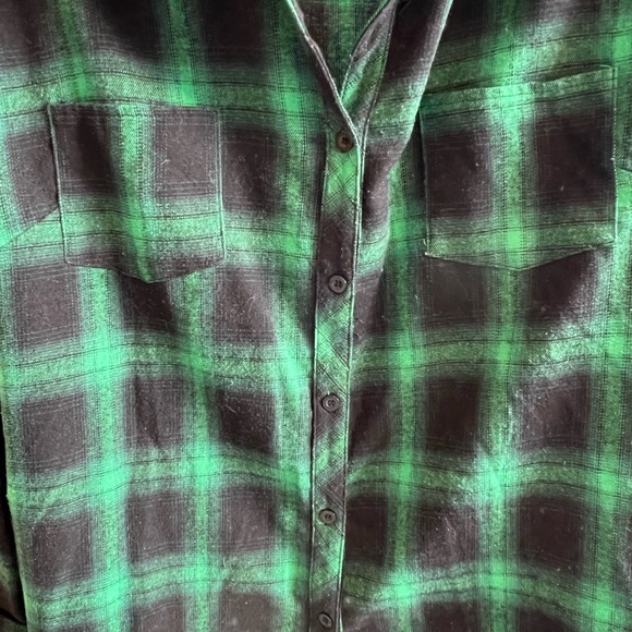 Pretty Little Thing Plaid Flannel Button Up - 3x - Picture 2 of 8